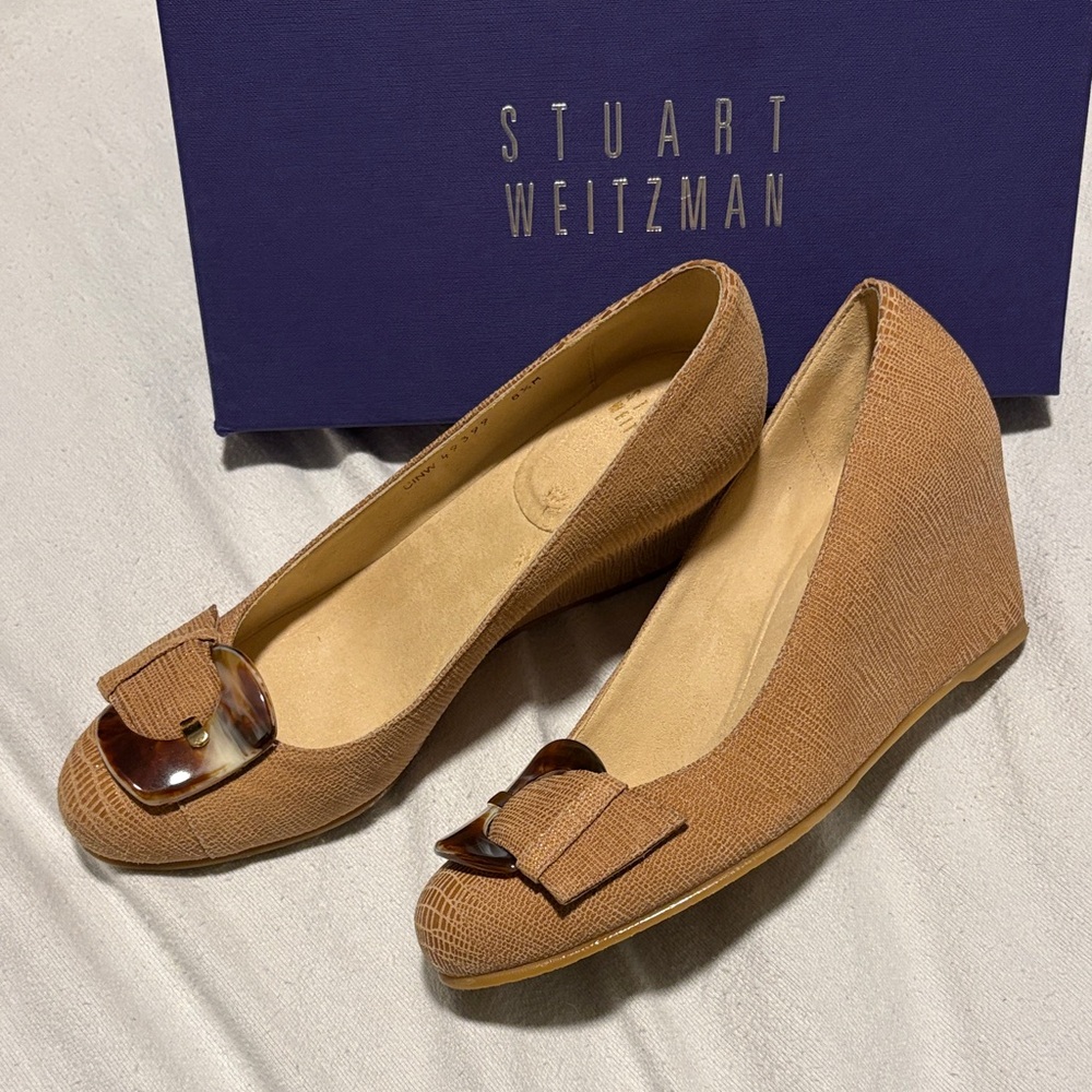 STUART WEITZMAN TAN WEDGE HEELS